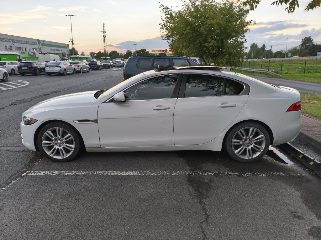 Jaguar Xe ,2.0 250koni, automat ,2019