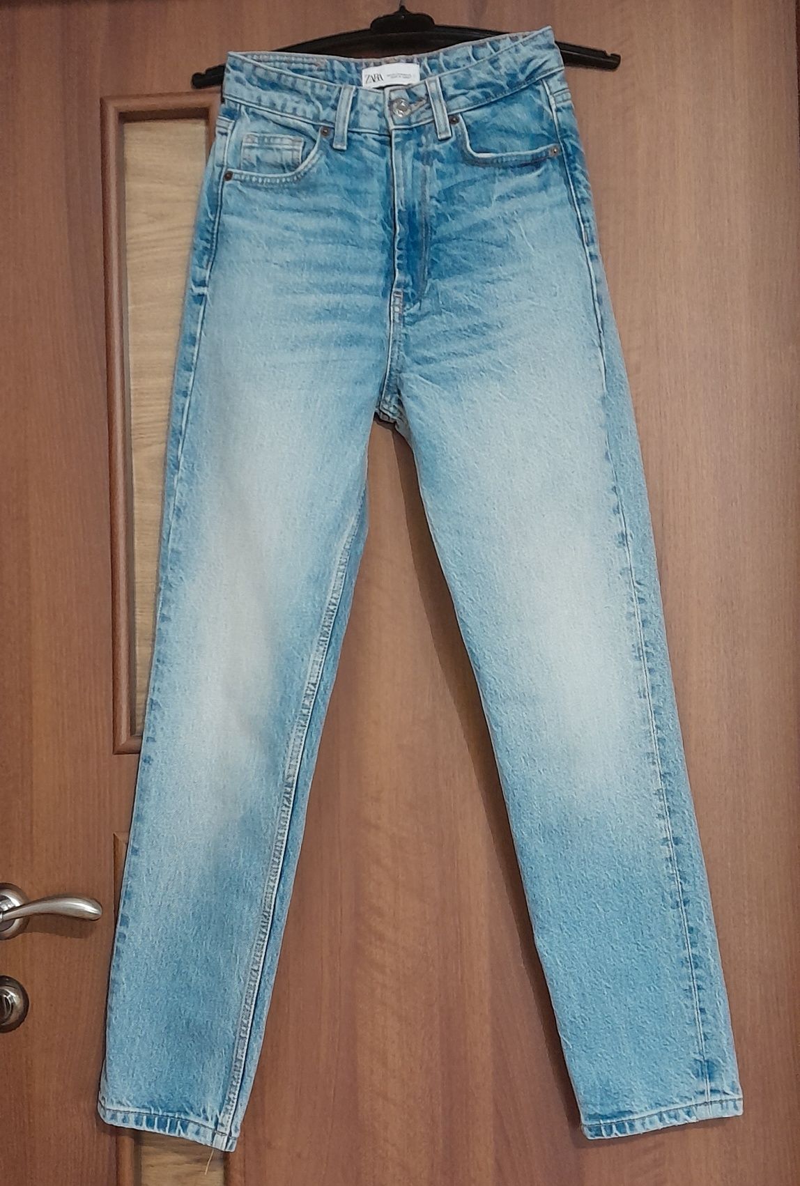 Блакитні джинси Zara ідеальний стан xs s
ZARA
Підписатися на бренд
