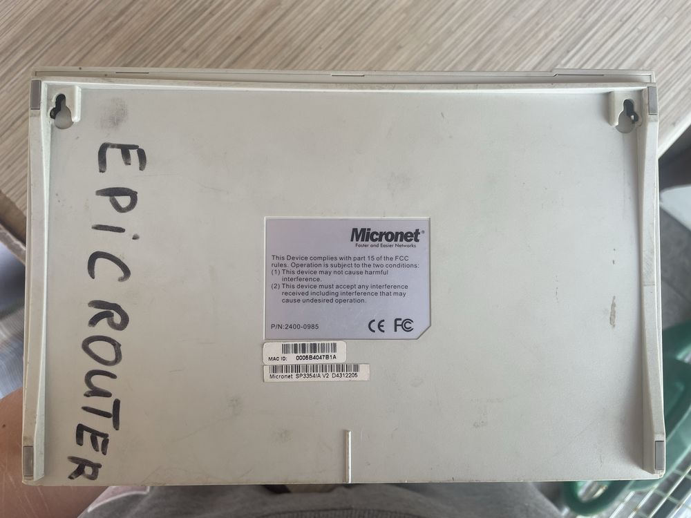 router ADSL Ethernet, model Micronet SP3354 BroadLink.