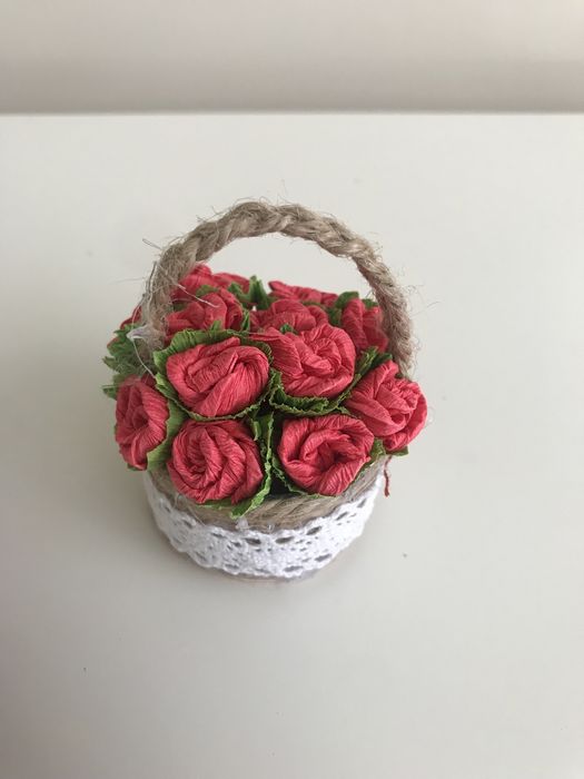 Ręcznie robiony bukiecik róż - ozdoba.