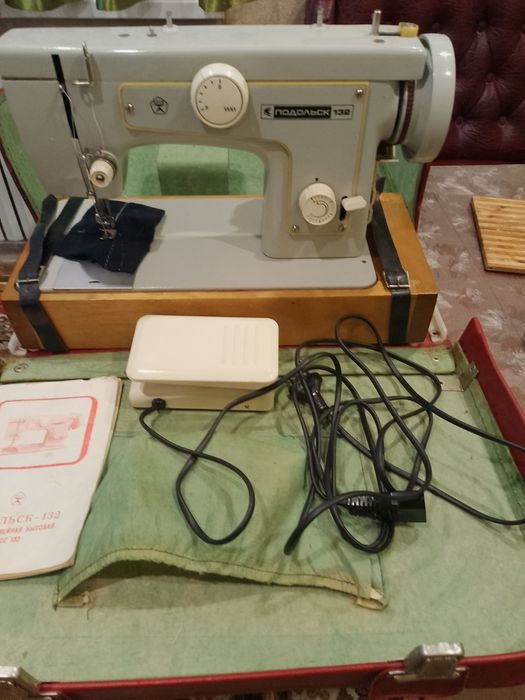 Продам швейну машинку