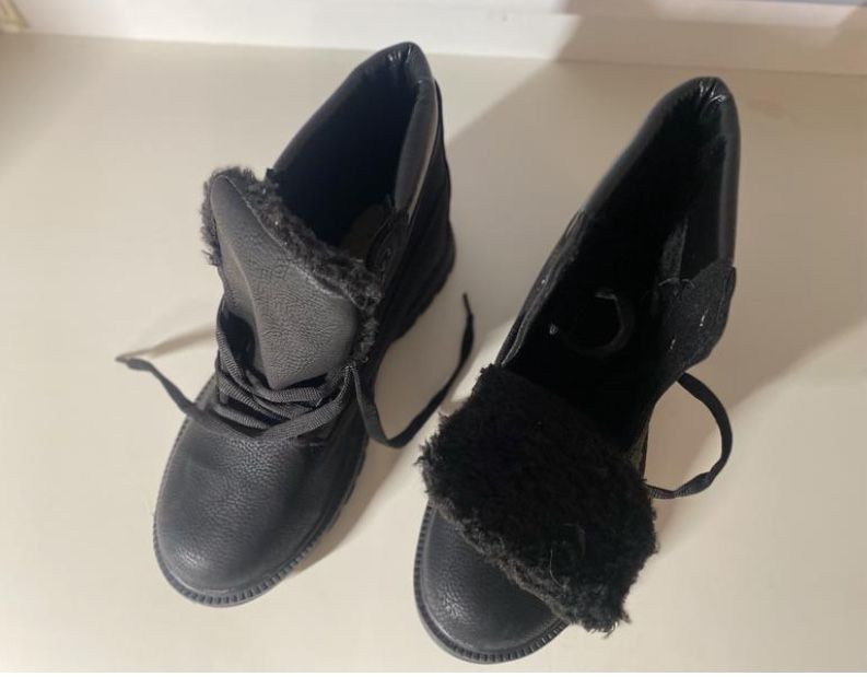 Зимние ботинки  мальчику  37 размер новые