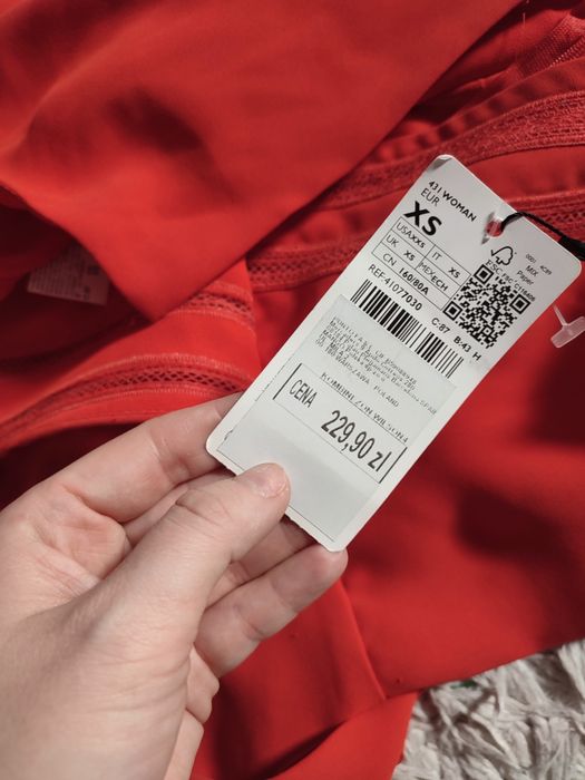 Czerwony elegancki kombinezon Mango z metką kopertowy dekolt