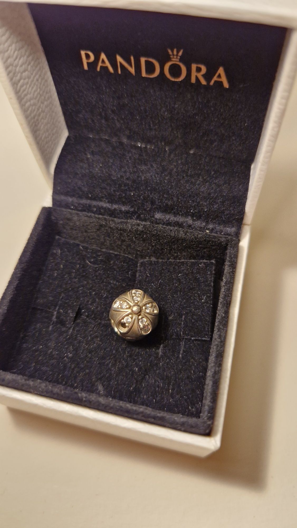 Pandora Clicker 791493CZ "Olśniewające stokrotki" (brakuje 1 cyrkoni]