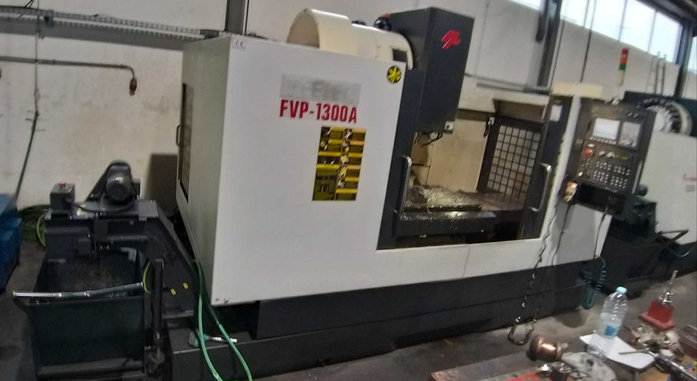 Centro de Maquinação CNC FEELER FVP 1300A + CARRO DE LIMALHAS +CHILLER