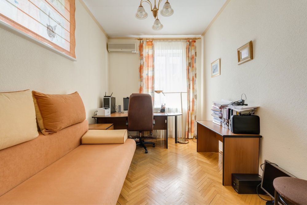 Без%. Вул. Проф. Павловського, 4 (Боткіна), метро КПІ, 4 кім., 174 м