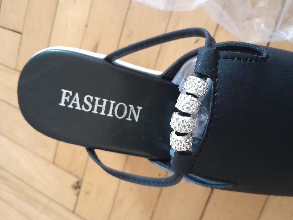 Buty na koturnie