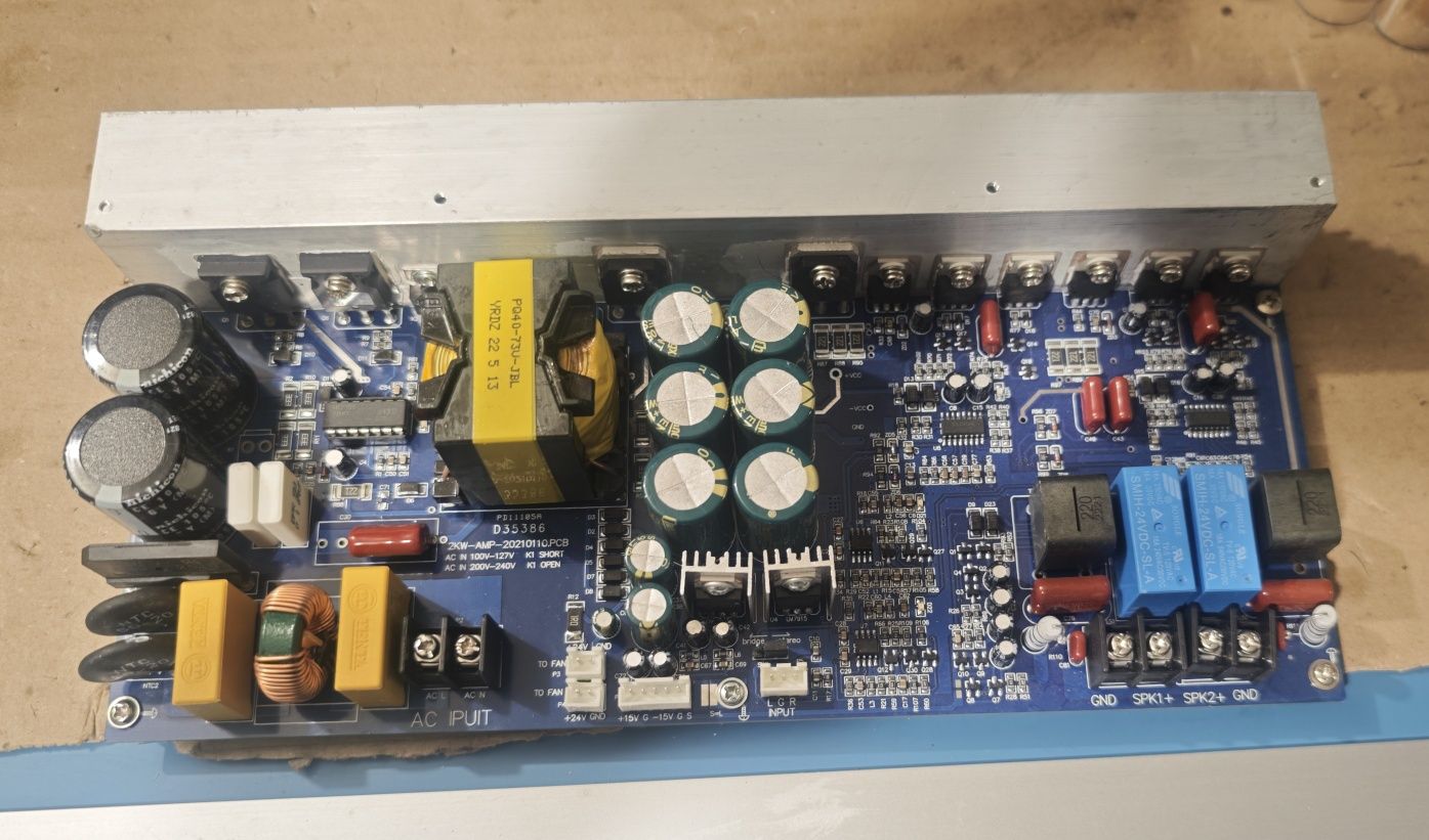 Wzmacniacz audio 1000W BTL, 2x500W z zasilaczem