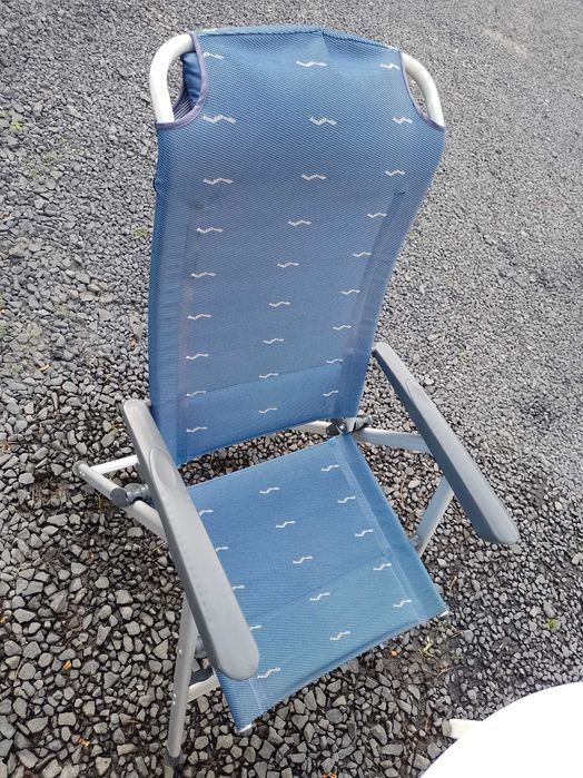 komplet ogrodowy wypoczynkowy stół krzesła parasol