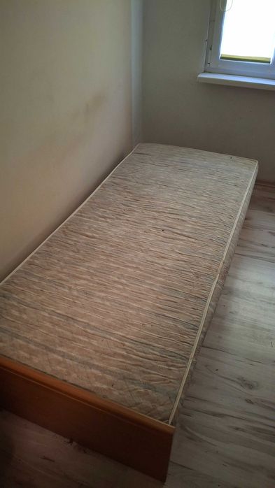 Łóżko jednoosobowe