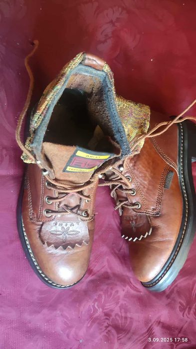 ariat buty ze skóry roz z metki 36m
wkładka 23,5cm