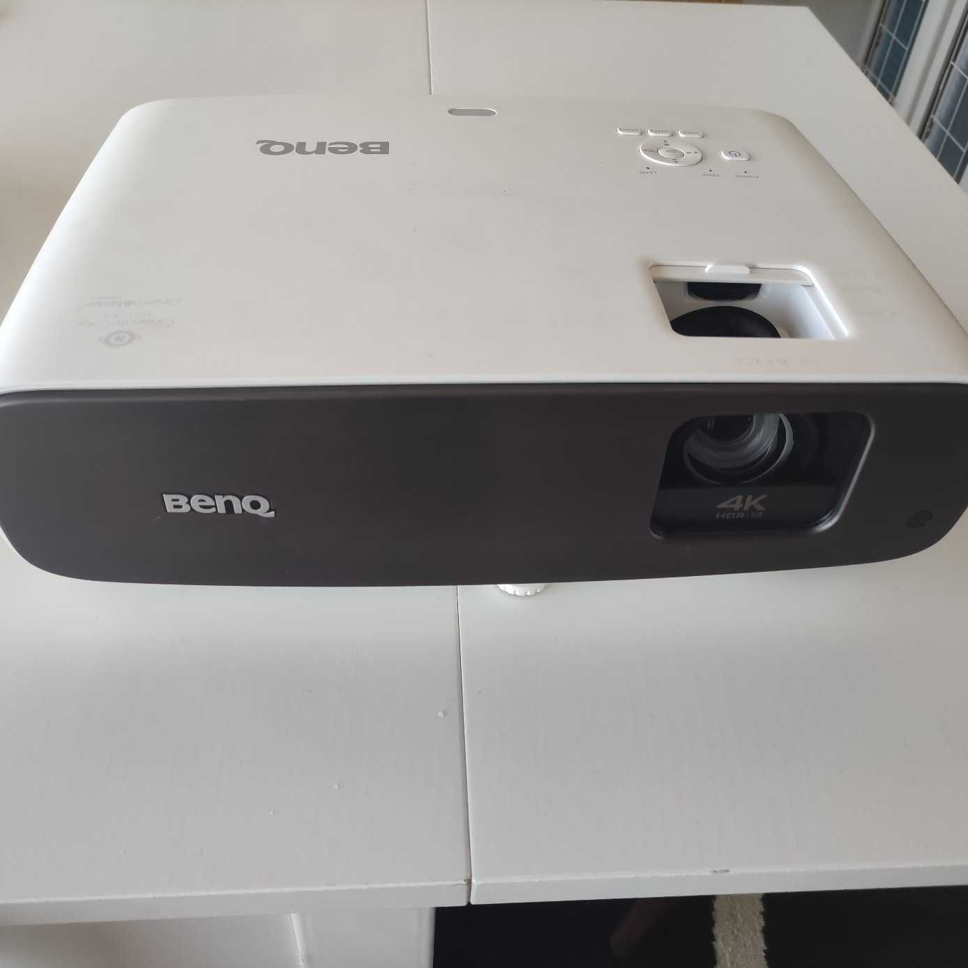 Projetor BenQ W2700 4K HDR — Avariado / Para peças
