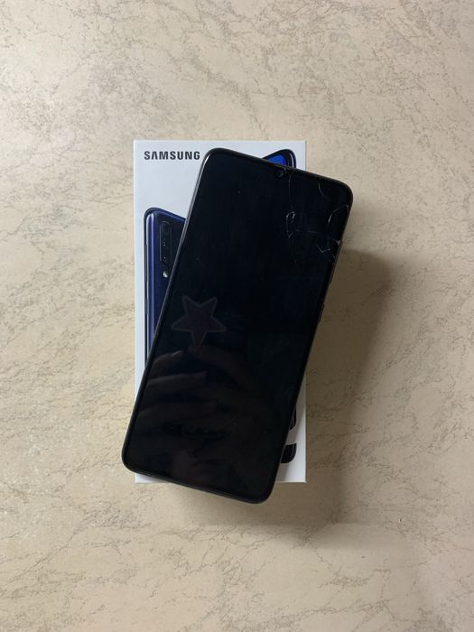 Телефон Samsung A70