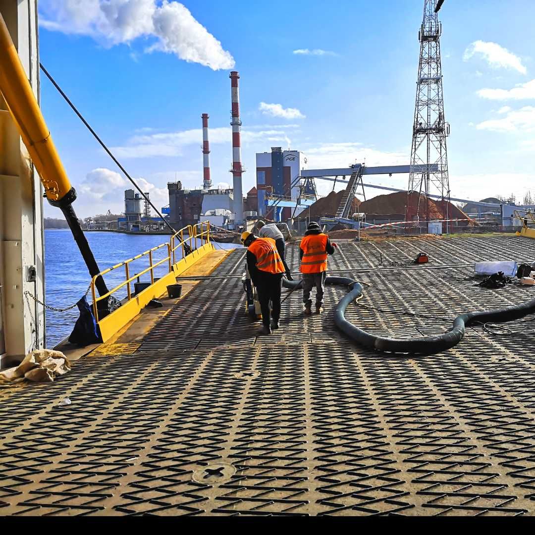 Śrutowanie betonu, Groszkowanie, Usuwanie mleczka cementowego i powłok
