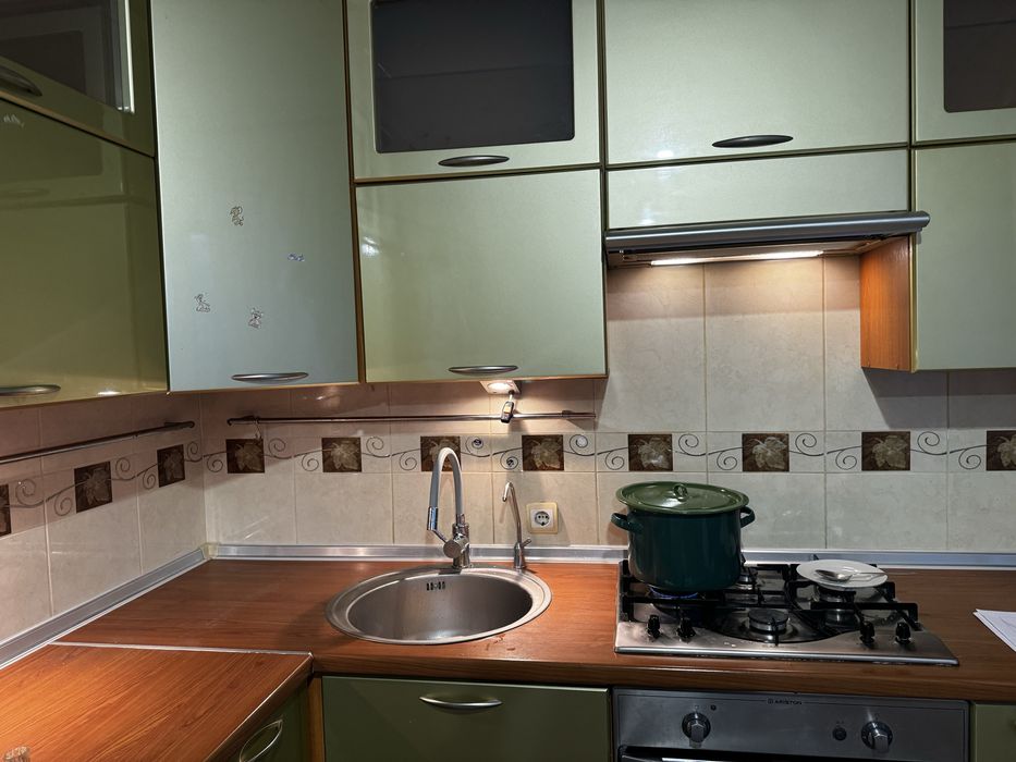 Кухня з технікою