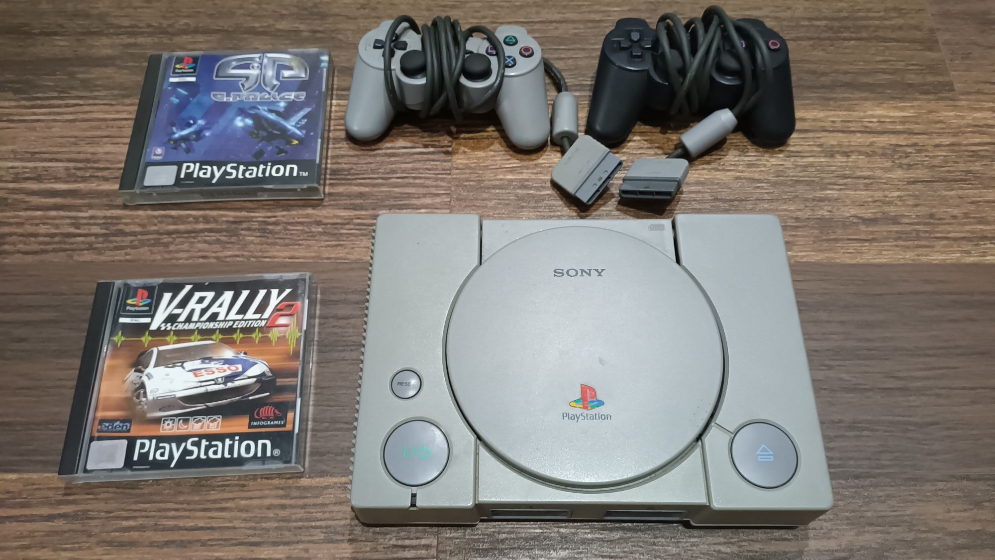 Playstation 1 com 2 comandos