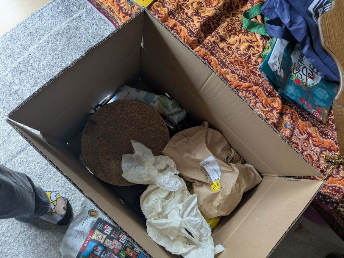 Продам посуд по кілограмах.