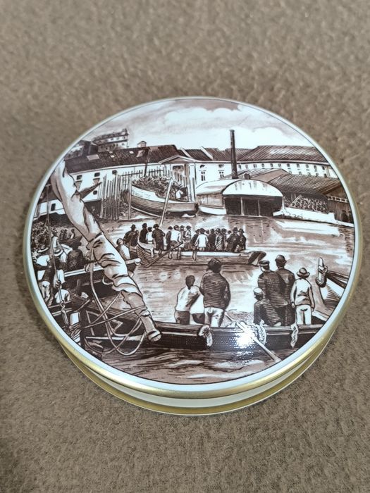 Caixa decorativa em porcelana da m/portuguesa SPAL