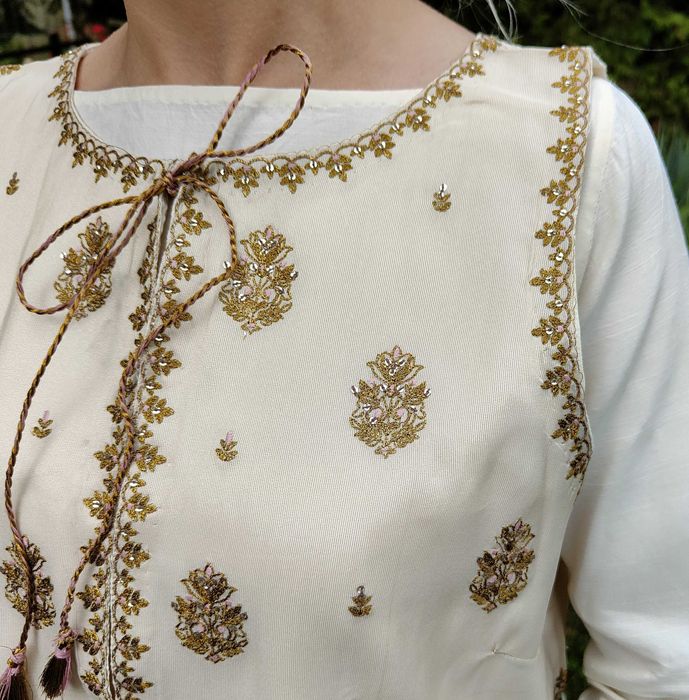 Biała kermowa kamizelka XL 44 złoty haft boho orient folk etno ludowa