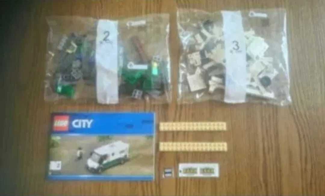 LEGO 60198 samochód opancerzony