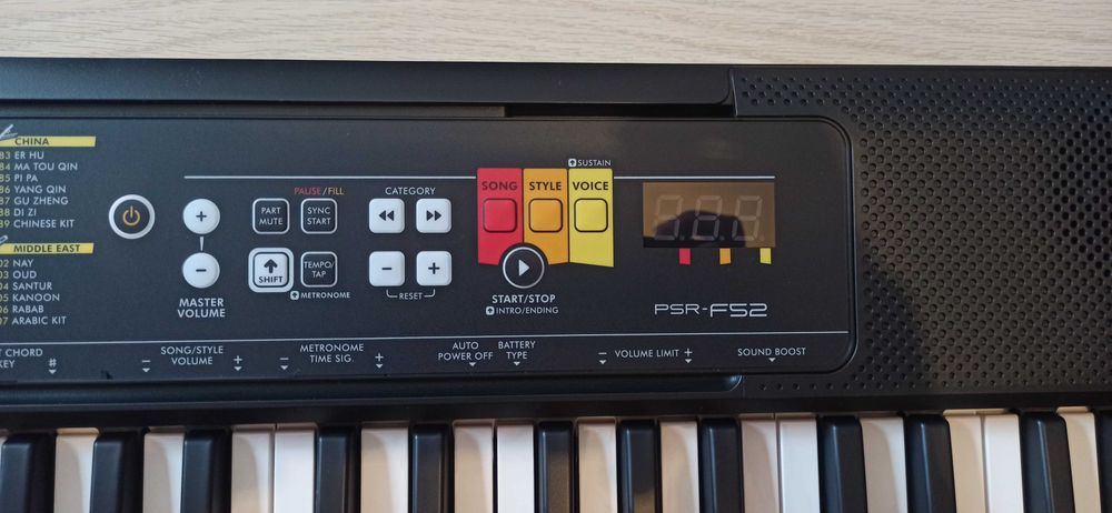 Teclado Yamaha PSR F52