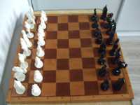 Figury szachowe plastykowe czarne, białe
