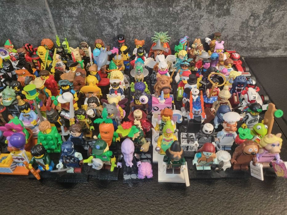 Kolekcja LEGO Minifigures – 330 sztuk minifigurek
