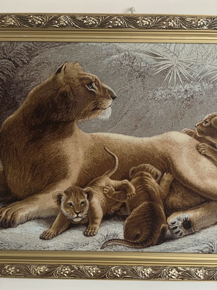 Картина гобелен левиця і львʼята