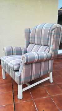 Fotel angielski stylowy jasny z poduchą klasyczny krzesło ludwik uszak
