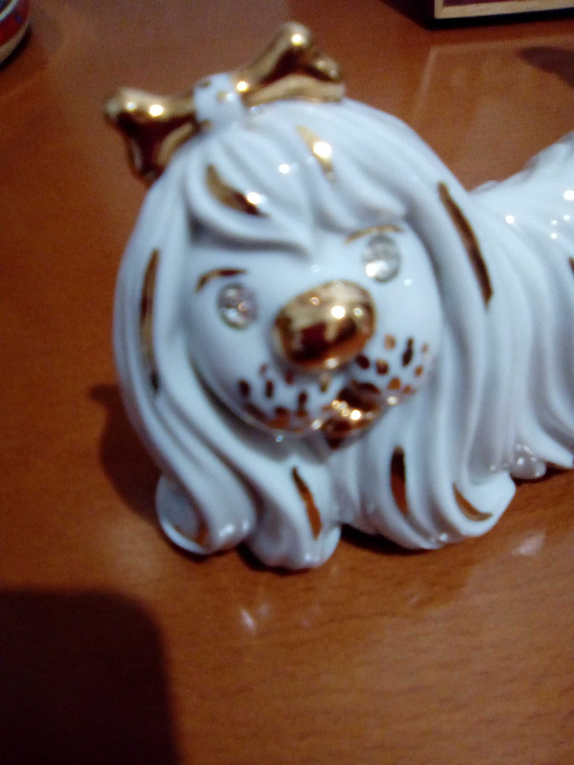 Cãozinho porcelanas Capodimont e cristais Swaroski em perfeito estado