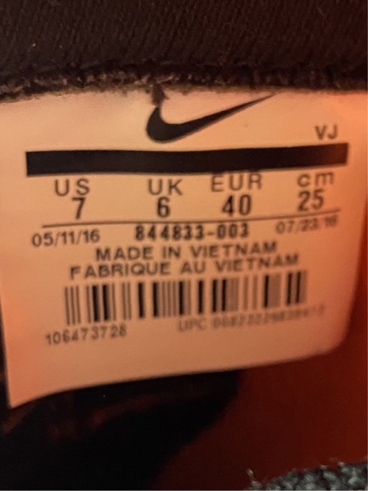 Nike кроссовки 40 размер яркие оригинал