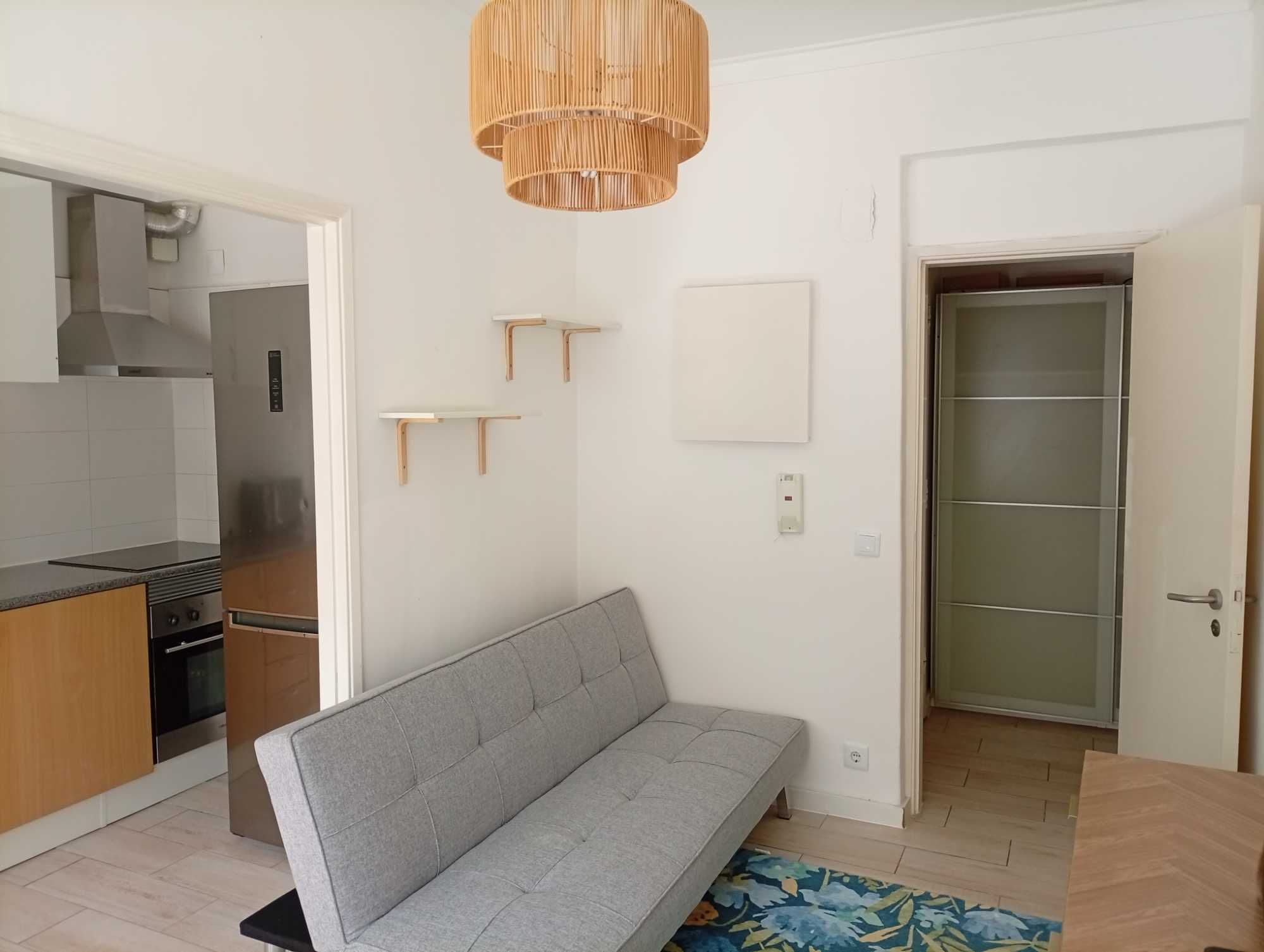 Apartamento T1 em zona Central dos Foros de Amora #