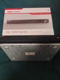 Відеорегістратор HikVision DS-7608NI-E2/8P
