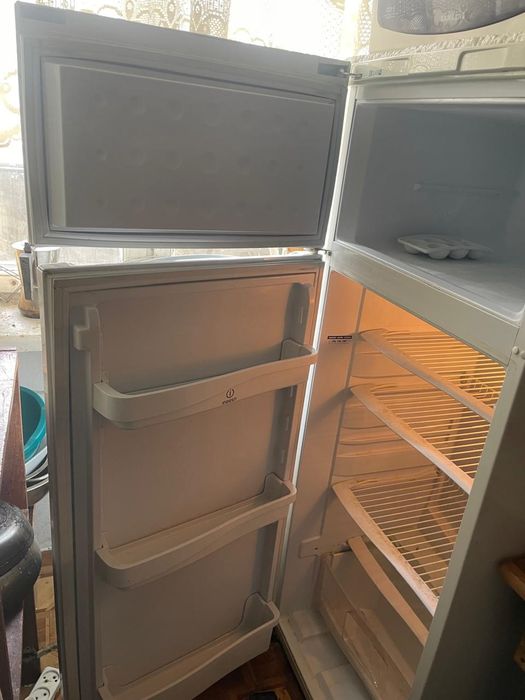 Холодильник  Indesit RA 24
