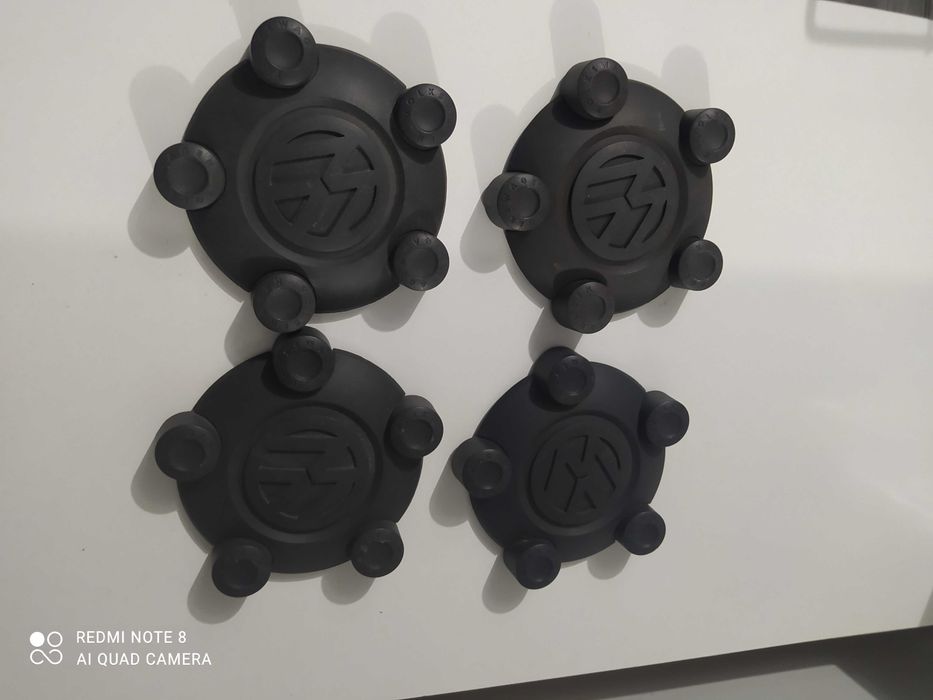 Колпаки на дисках гольф оригинал все 4 штук!!!