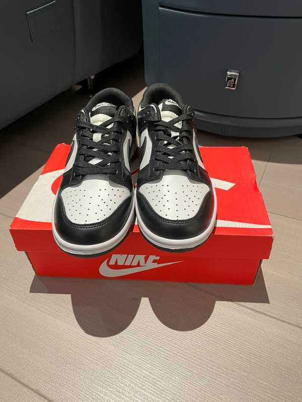 Nike Dunk Low Retro
White Black Panda 40