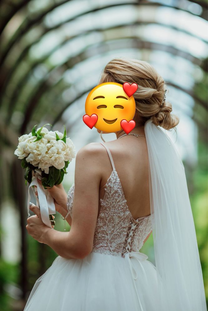 Продам весільну сукню