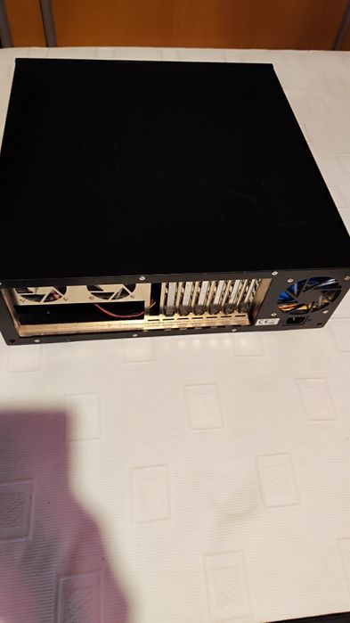 Caixa de PC marca A+ tipo média center