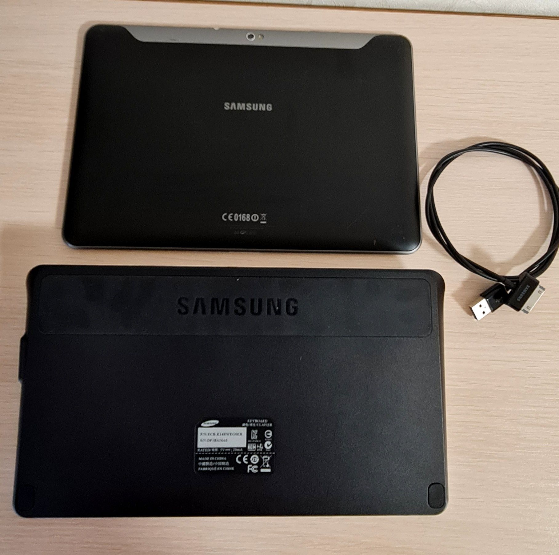 Планшет Samsung Galaxy Tab GT-P7500 10.1, 64 ГБ c док-станцией клавиат