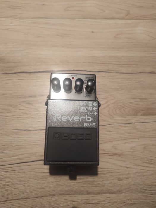 Odkryj nowe przestrzenie dźwięku z efektem reverb Boss RV-6