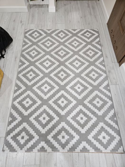 Dywan nowoczesny Plus Kwadraty szaro-kremowy 120 cm x 170 cm
Dos