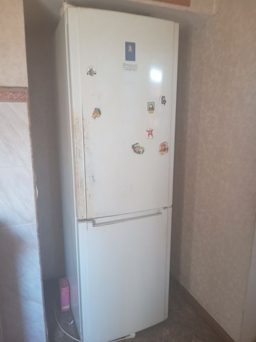 Холодильник...Hotpoint Ariston