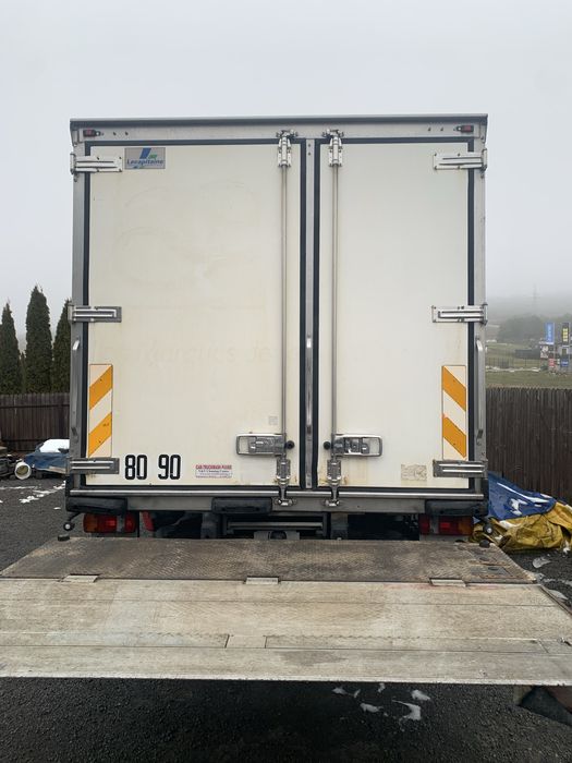 Chłodnia izoterma  zabudowa carrier supra 850 MT