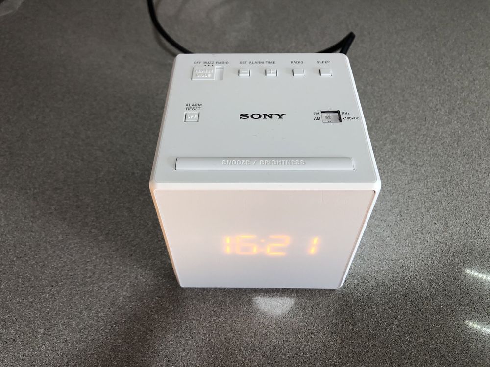 Rádio Relógio Sony ICF-C1W (como novo)