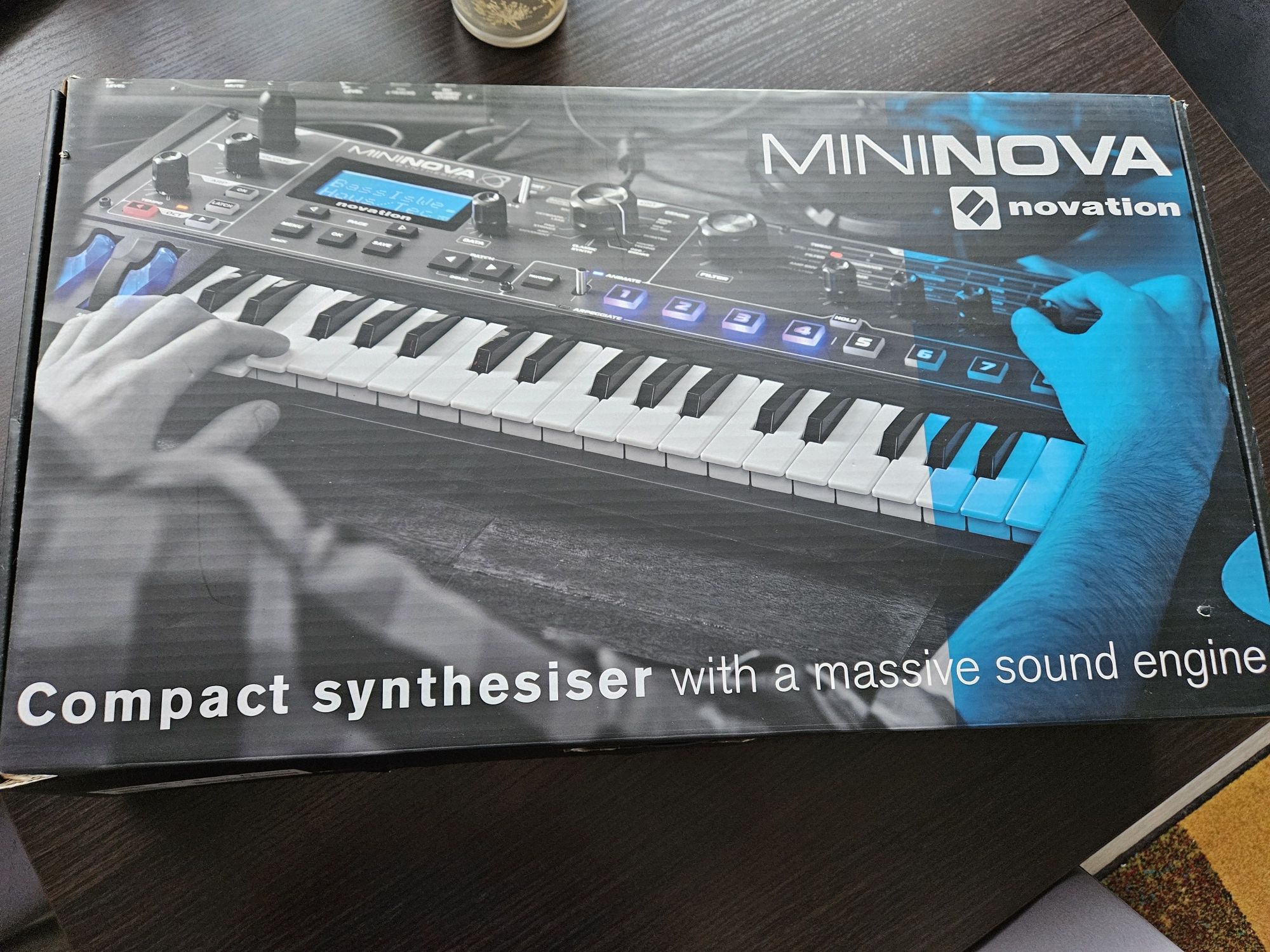 Syntezator Mininova Novation plus pokrowiec.