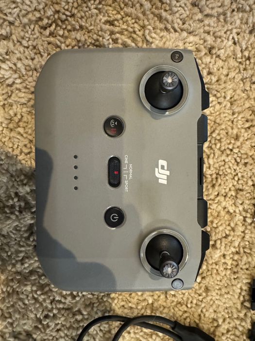 DJI mini 2 dron, 3 baterie, 2 karty SD (128GB i 32GB), jak nowy