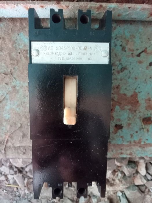 Автоматичний вимикач