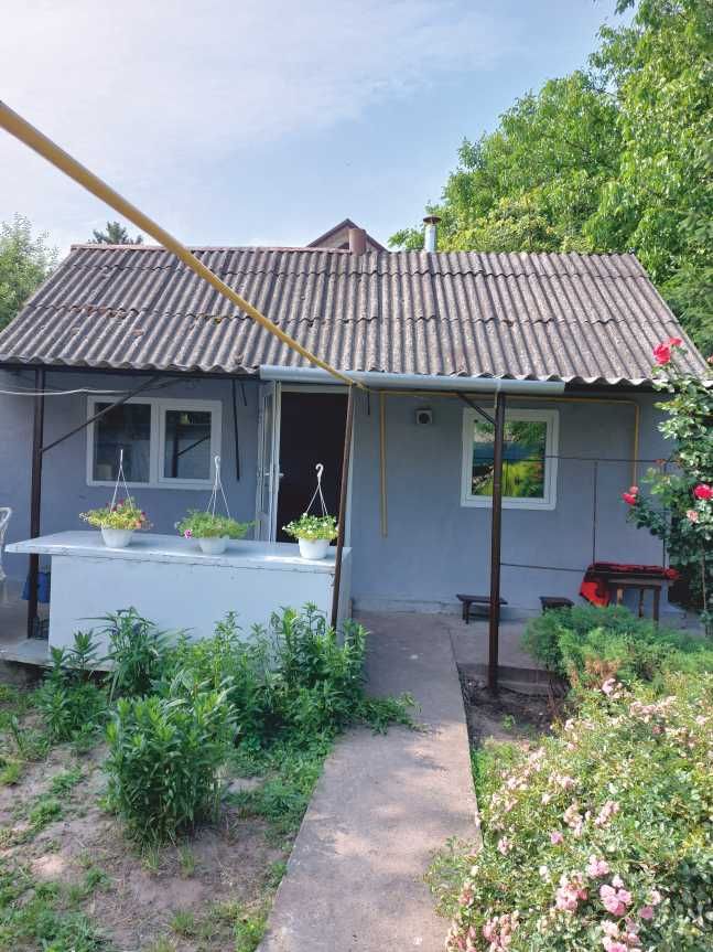 охайний будинок у місті