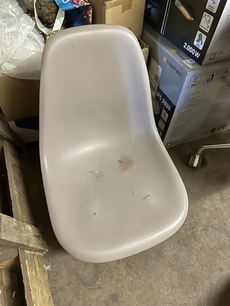 Zestaw Vitra Charles Eames. Model DAR DSR DSS skorupy