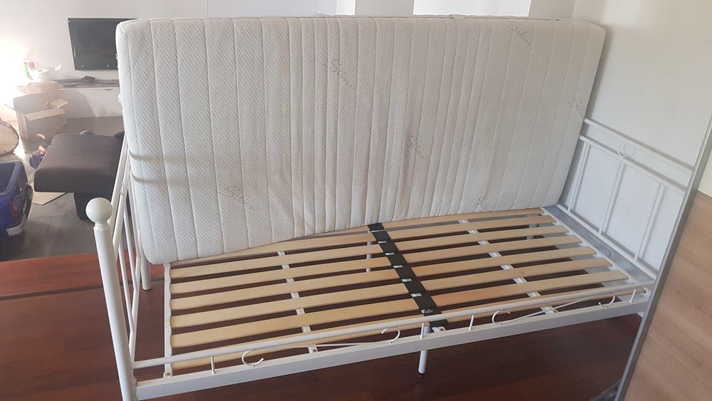 Łóżko metalowe z materacem